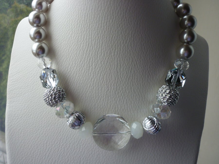 SILVER, GREY AND CRYSTAL CHUNKY NECKLACE.  725
