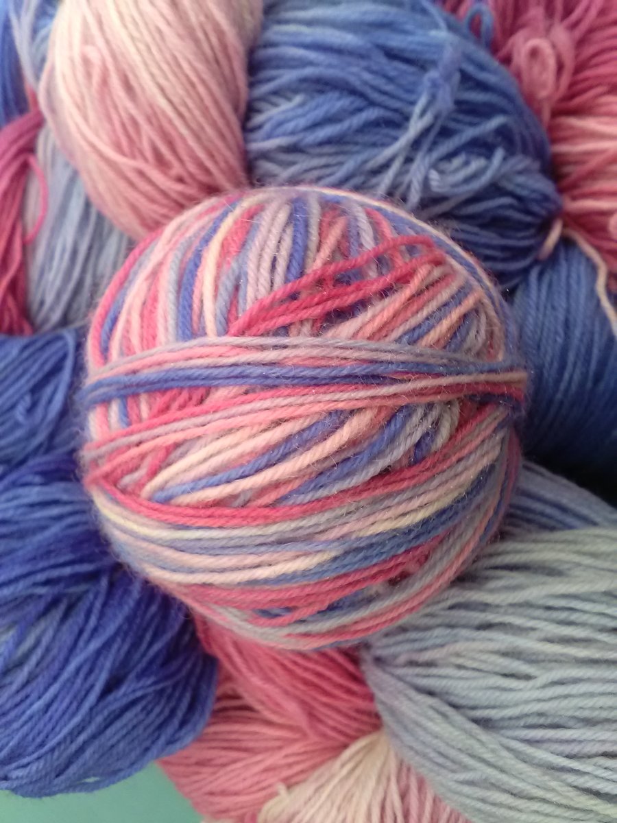 100g Hand-dyed Superwash 4PLY Sock Wool pinks & blues