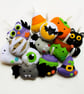 Make Your Own felt Halloween Countdown Garland Kit. Sewing pattern. 13 piece set