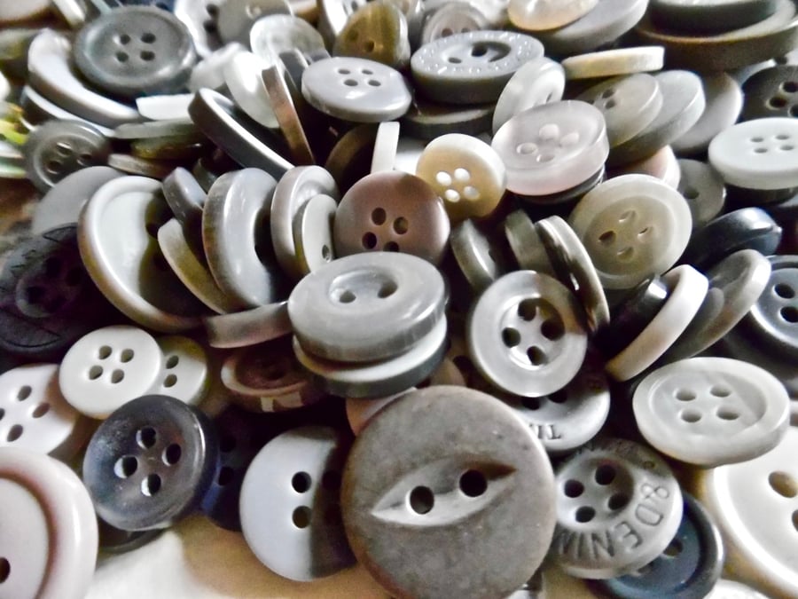 Bumper Bag of 650 Resin Mixed Size GREY Buttons