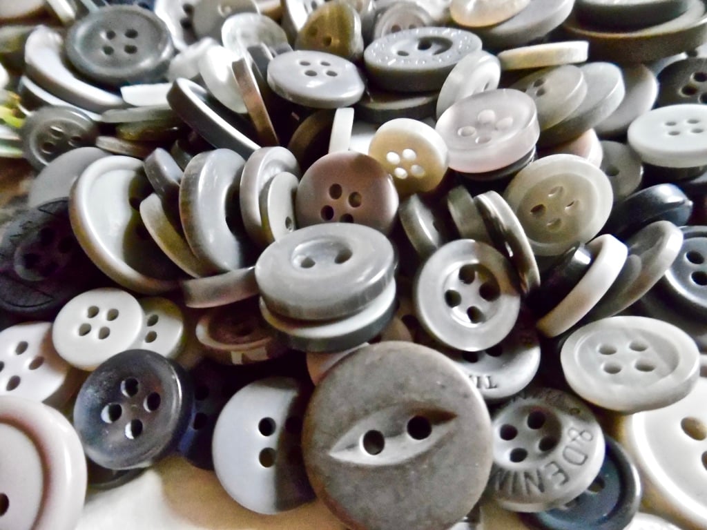 Bumper Bag of 650 Resin Mixed Size GREY Buttons