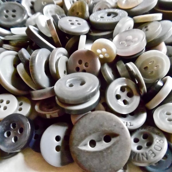 Bumper Bag of 650 Resin Mixed Size GREY Buttons