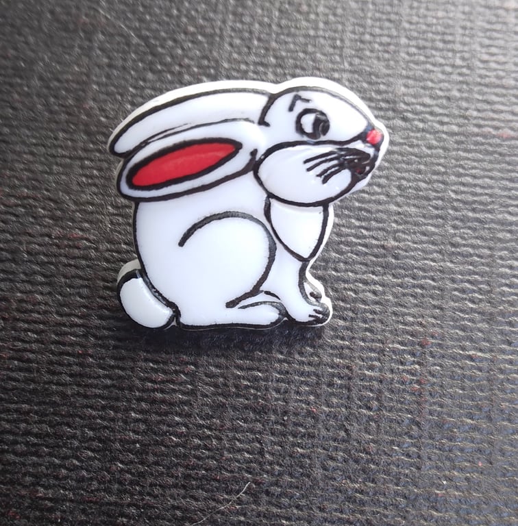 Buttons in the shape of a white rabbit. 15mm. Pack of 6 buttons