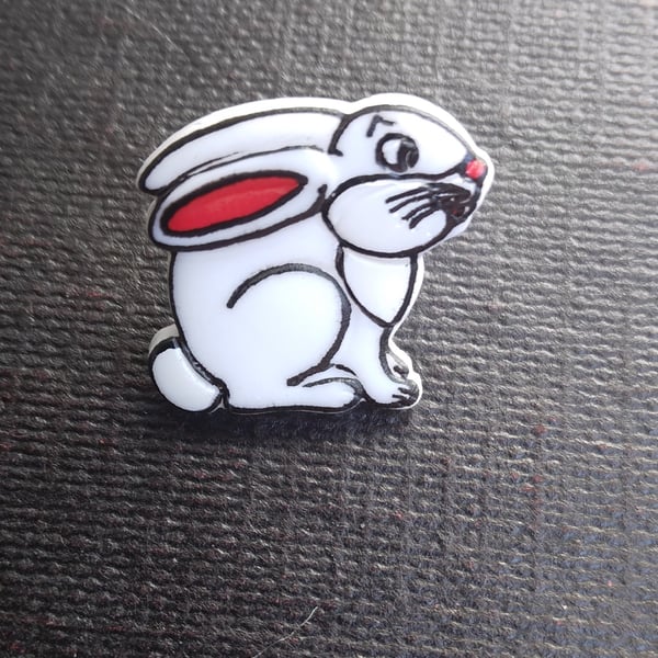 Buttons in the shape of a white rabbit. 15mm. Pack of 6 buttons