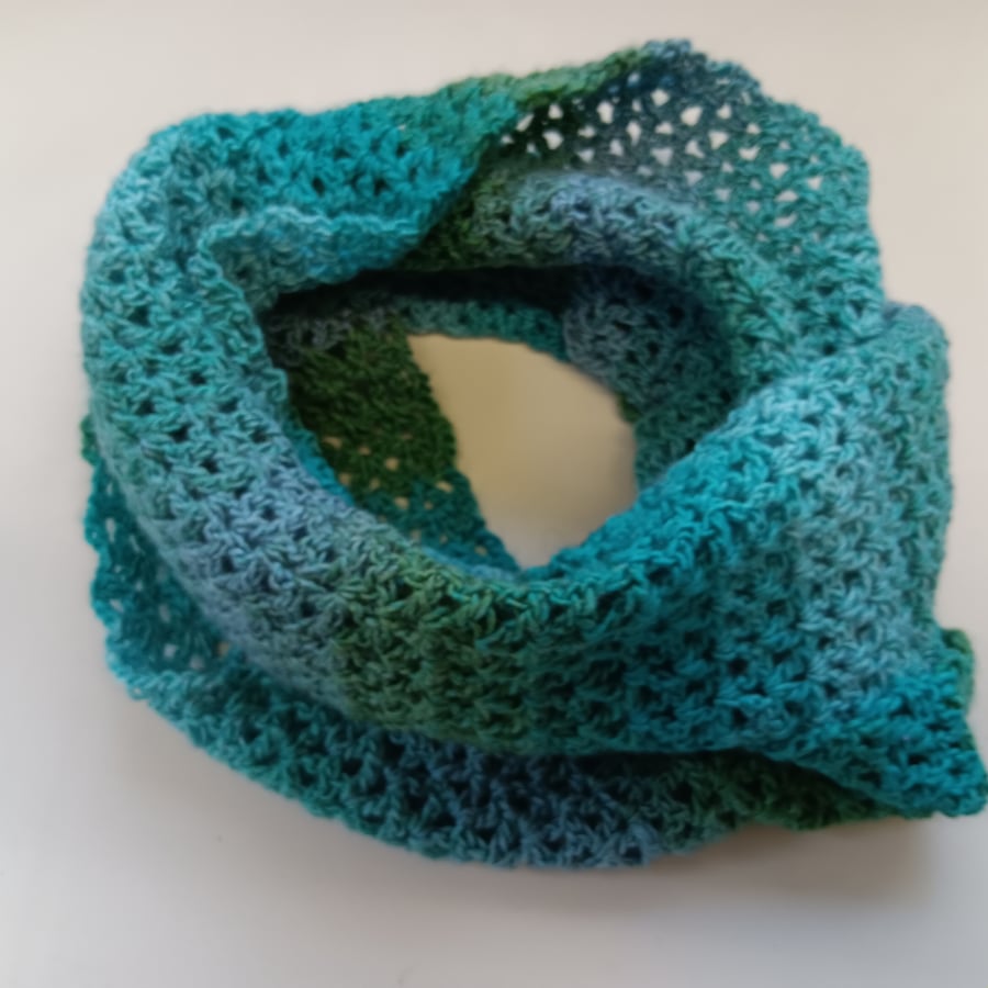 NOT AVAILABLE Crochet Infinity Scarf (Turquoise Sea) - cosy and stylish!