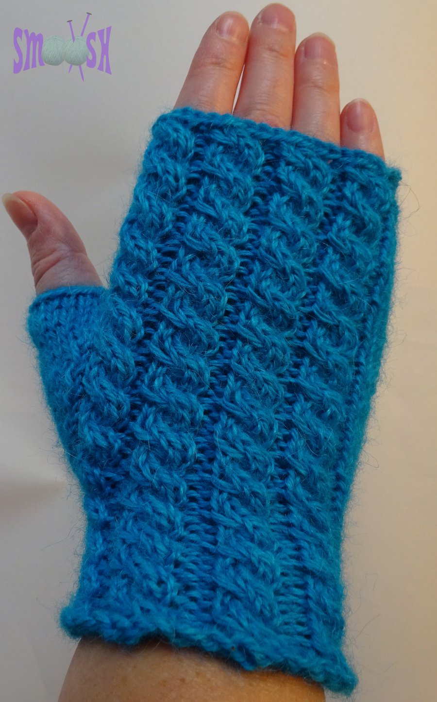 Fingerless Mitts: Turquoise Twist