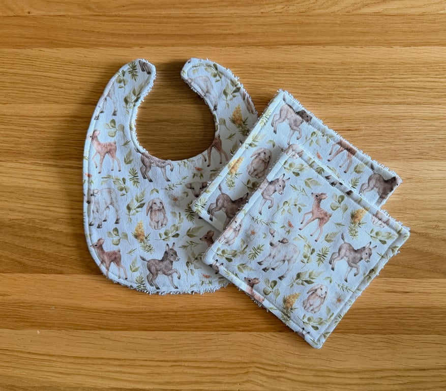 Newborn Baby Boxed Gift Set-Bib & Matching Baby Wipes Bib-Animal Design-BGS18