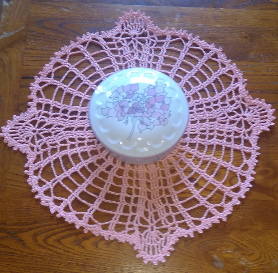 ROSE PINK - LOVELY DOILY or TABLE CENTREPIECE IN 100% COTTON - 4 POINTS ON EDGE