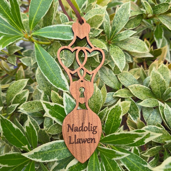Linked Hearts "Nadolig Llawen" Engraved Welsh Lovespoon, Cherry Veneered MDF