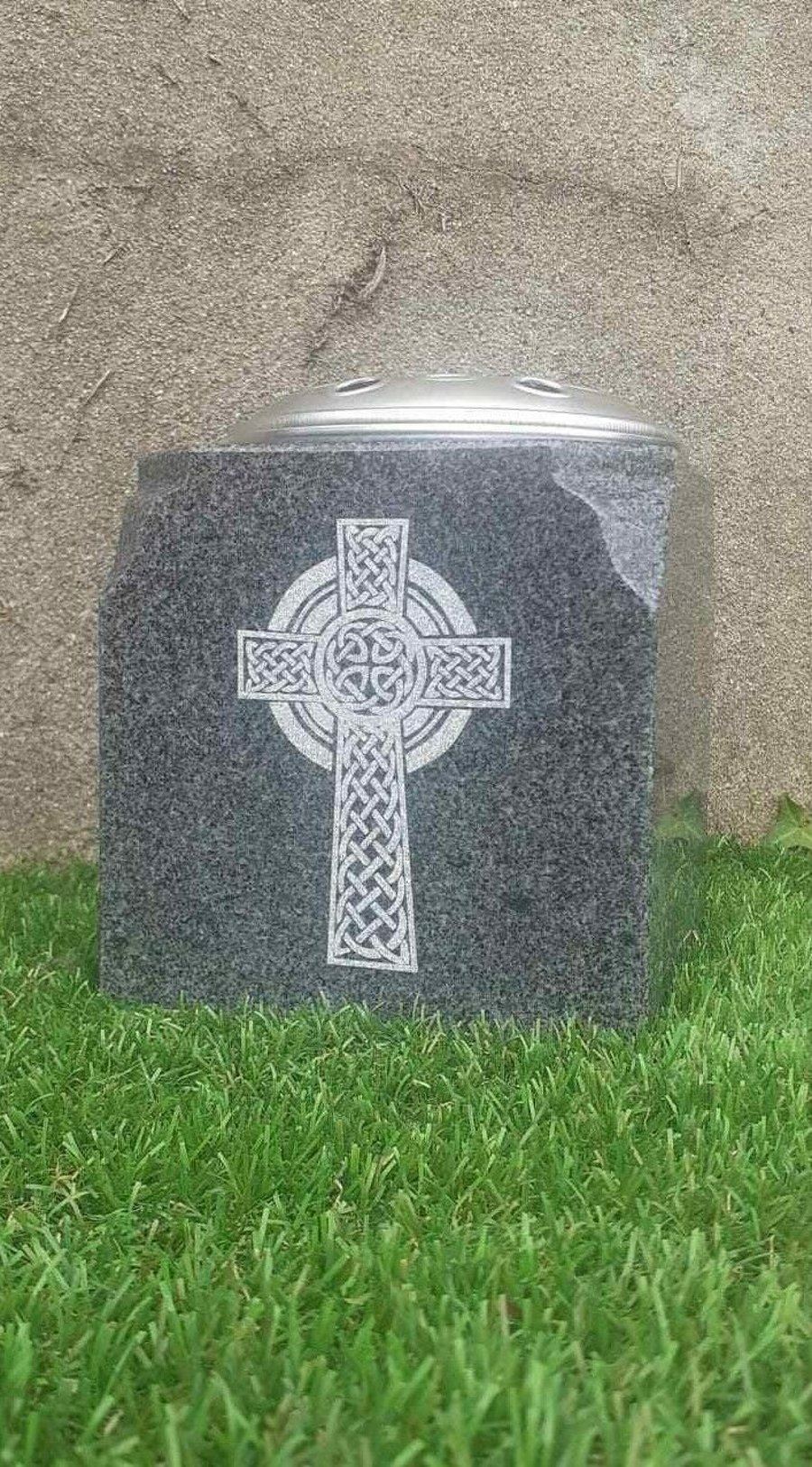 Personalised Granite Memorial Vase Grave Pot Flower Holder Cemetery Grave Vase