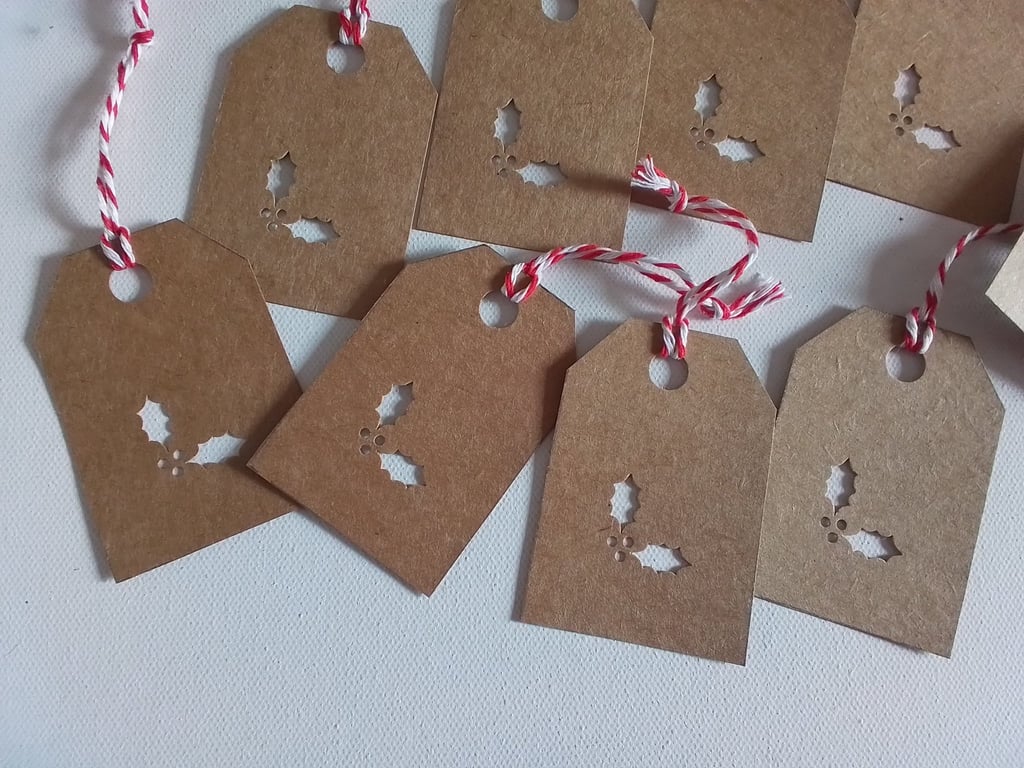 Christmas gift tags. Holly and berries. Ref 487