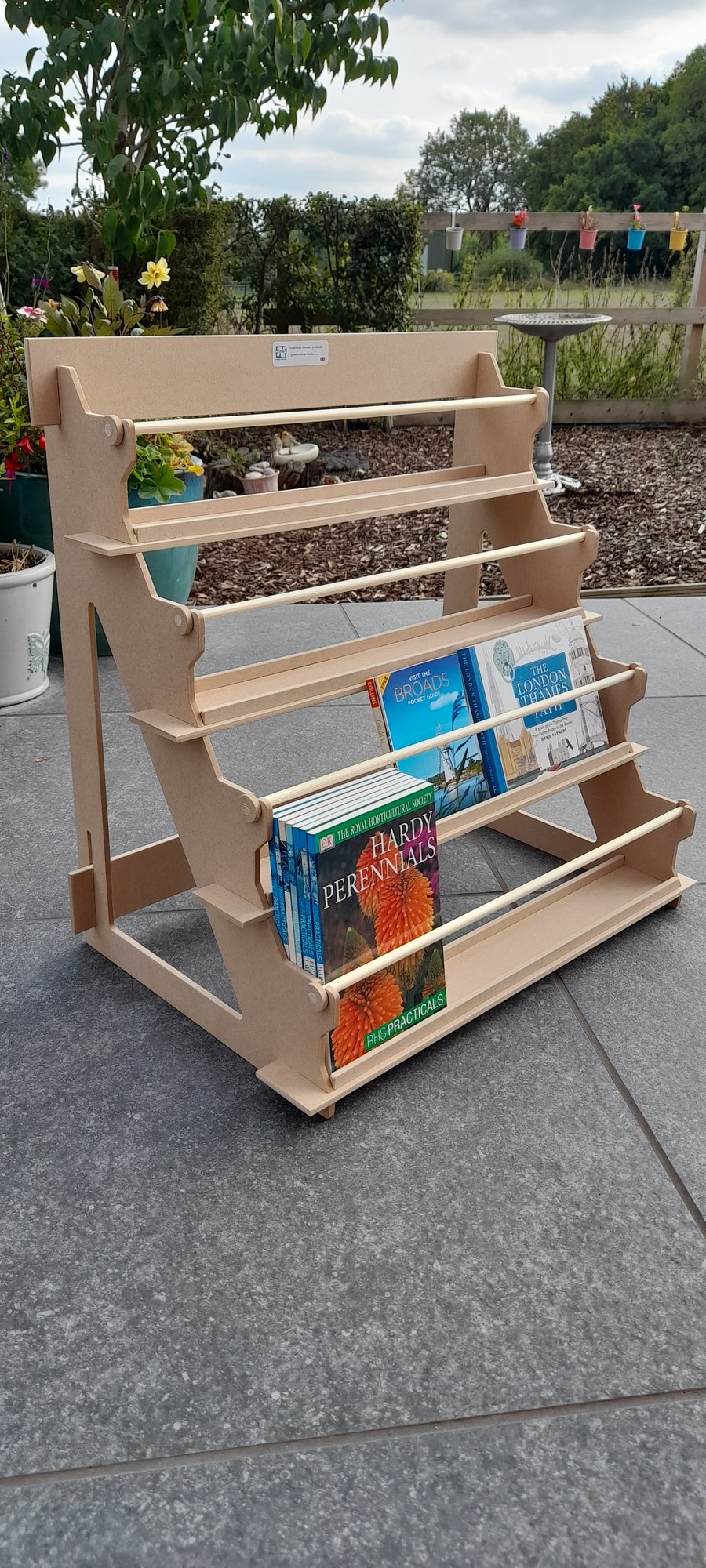 Deep display Stands for browsing - 4 shelf. For items with min. height of 15cm