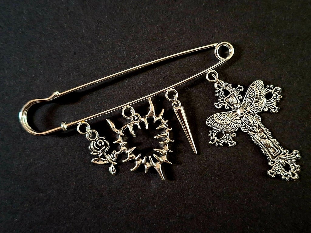 Extra Large Safety Pin Badge Brooch Gothic Punk Alternative Emo Jewellery