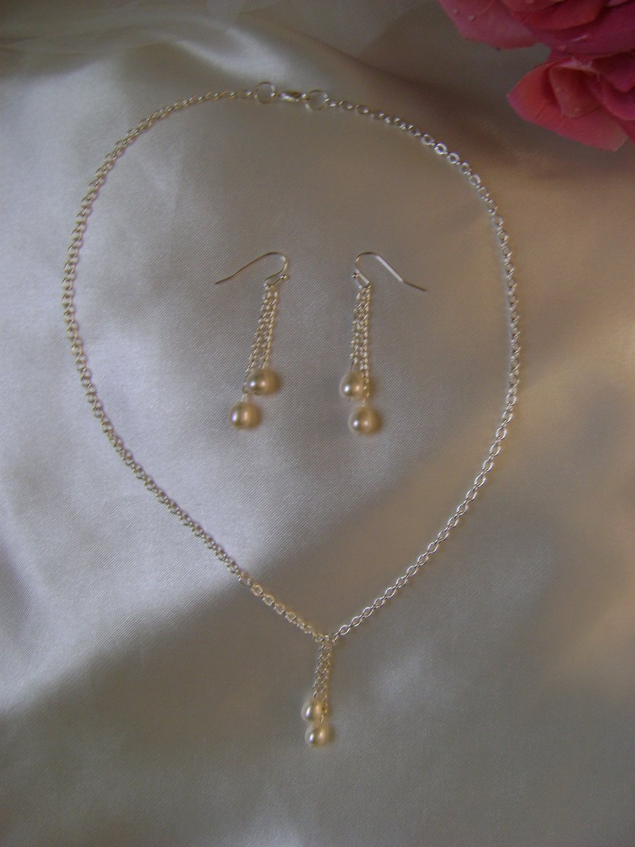 Amore - Freshwater Pearl Necklace & Earring Set
