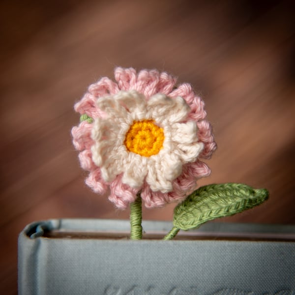 Pink Daisy Crochet Bookmark 