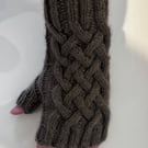 Cable knit fingerless hand warmers 