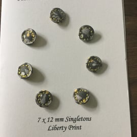Set of 7, 12 mm, Traditional Dorset Singleton Buttons, S12