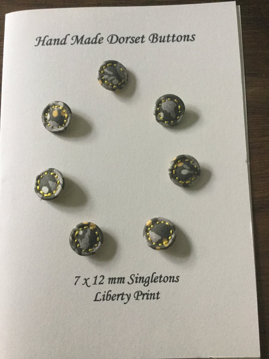 Set of 7, 12 mm, Traditional Dorset Singleton Buttons, S12