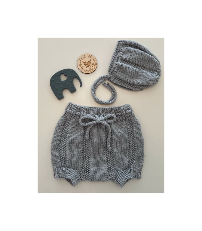 25% OFF Sample Sale Handknitted Baby Spring Duo Shorts & Bonnet Set - 3-6 months