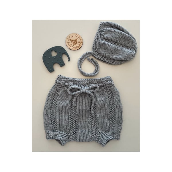 25% OFF Sample Sale Handknitted Baby Spring Duo Shorts & Bonnet Set - 3-6 months