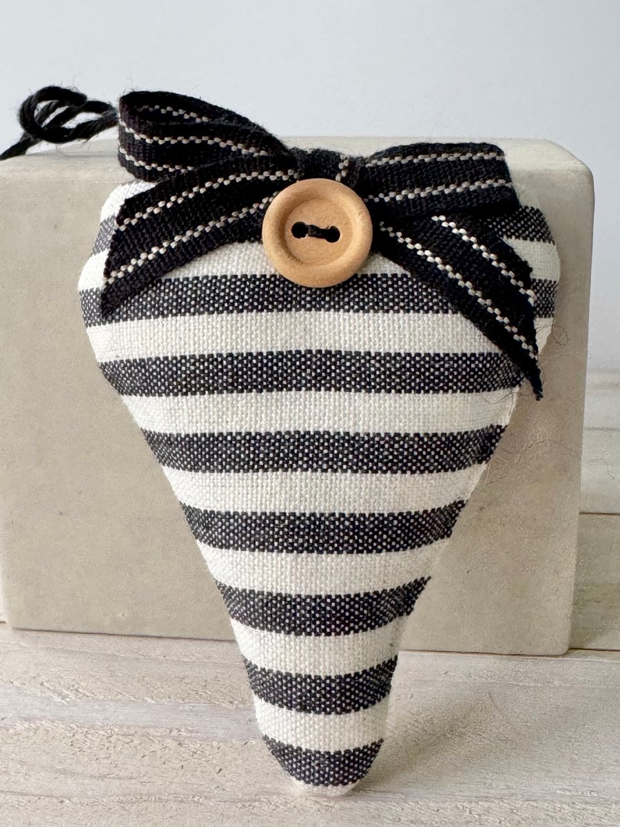 SALE 2026 - black and white striped heart