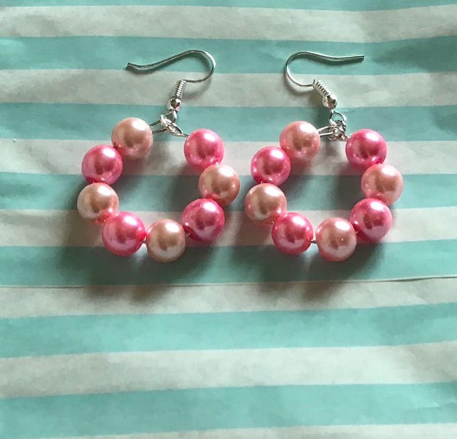 Gorgeous pink pearl hoop earrings 