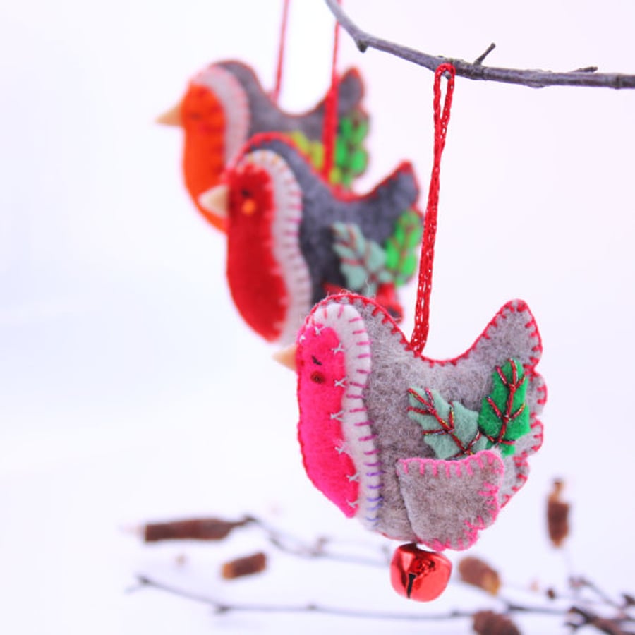 New - Bobbin Robin Embroidered Felt Christmas Xmas Noel  Robin Decoration