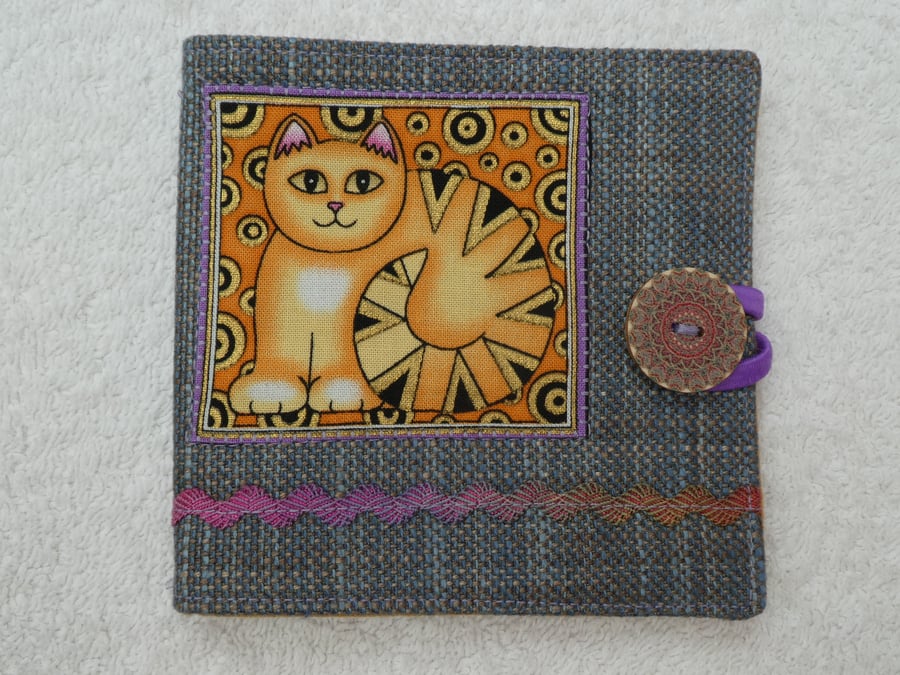 Sewing Needle Case with Applique Cat Panel. Gold Cat.