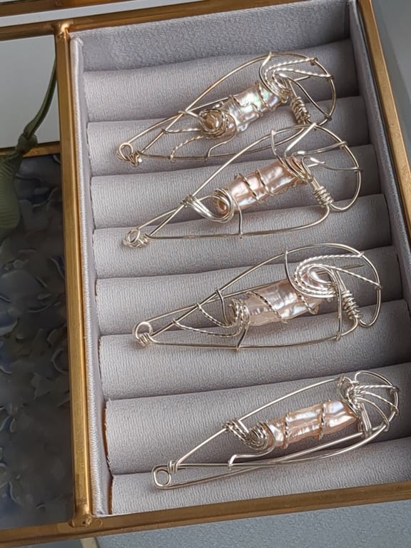 Pale pink stick pearl in sterling silver brooch 