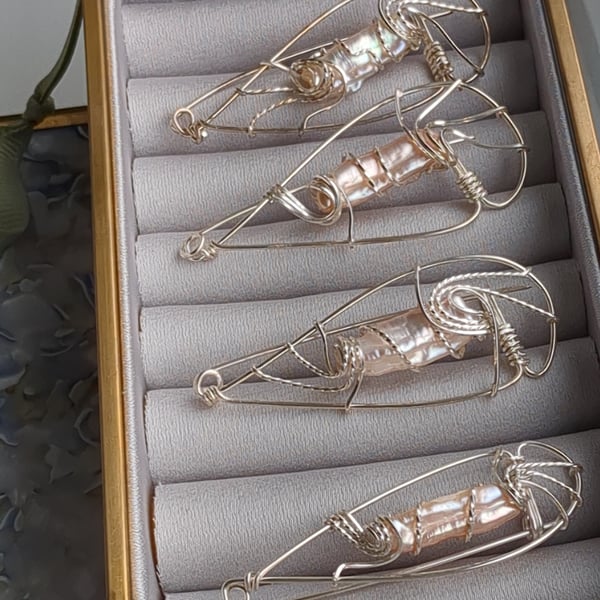 Pale pink stick pearl in sterling silver brooch 