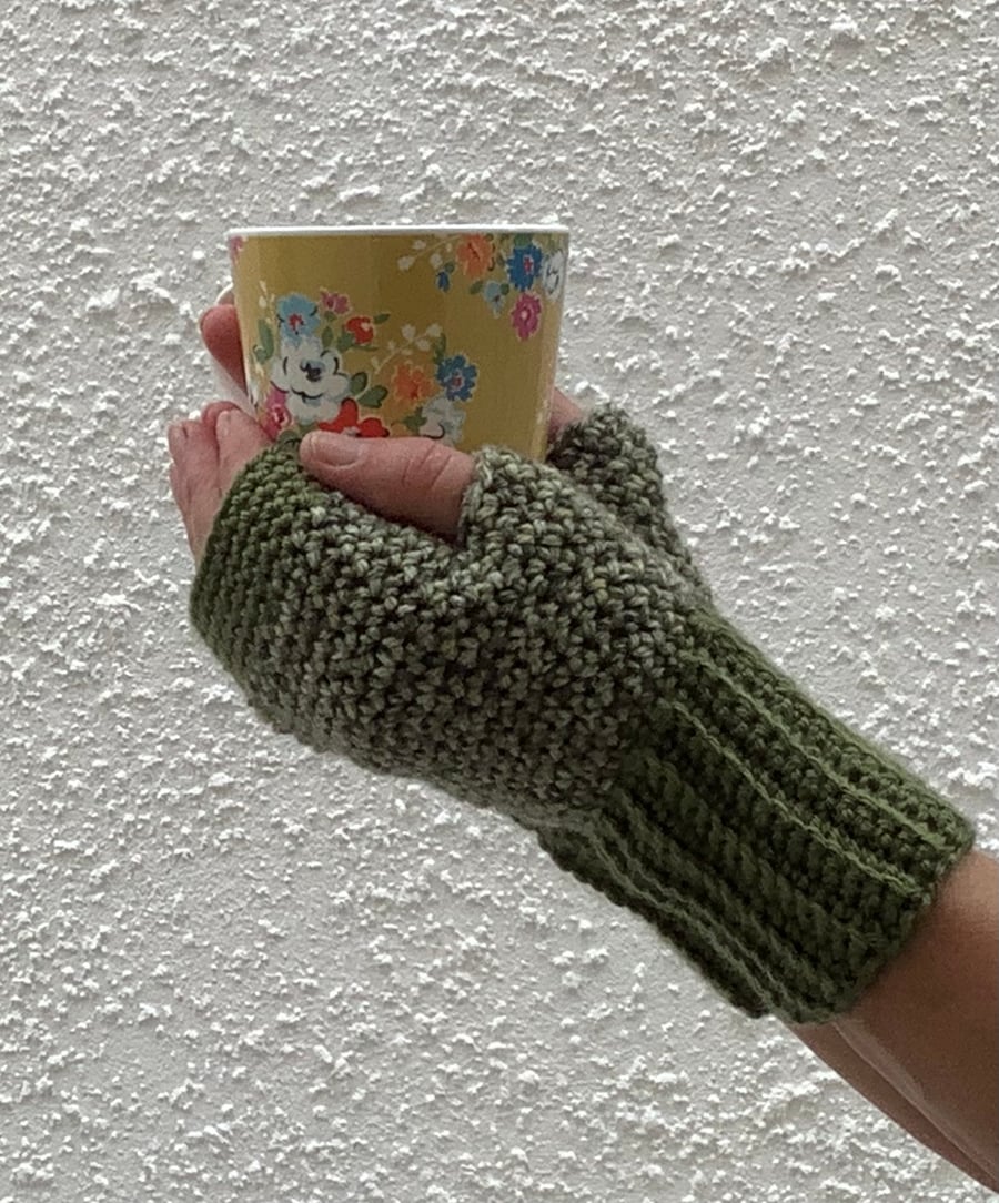 FINGERLESS MITTS , gloves ' Rambler'  Soft wool blend. Green.