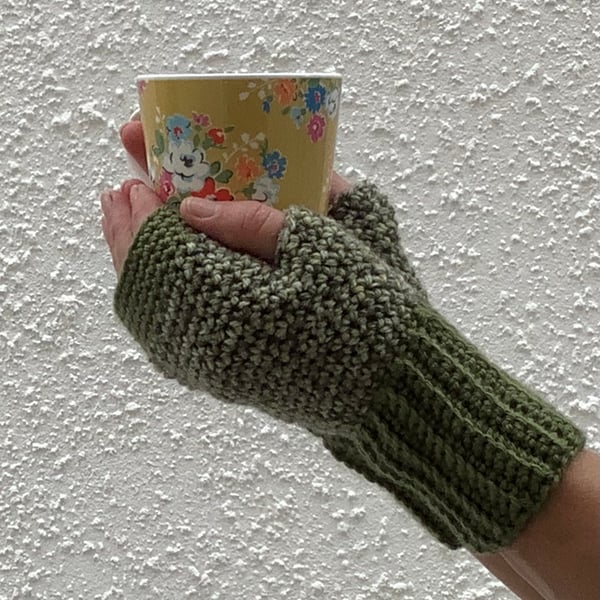 FINGERLESS MITTS , gloves ' Rambler'  Soft wool blend. Green.