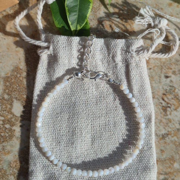 Dainty White Seashell Pearl Handmade Beaded Bracelet 