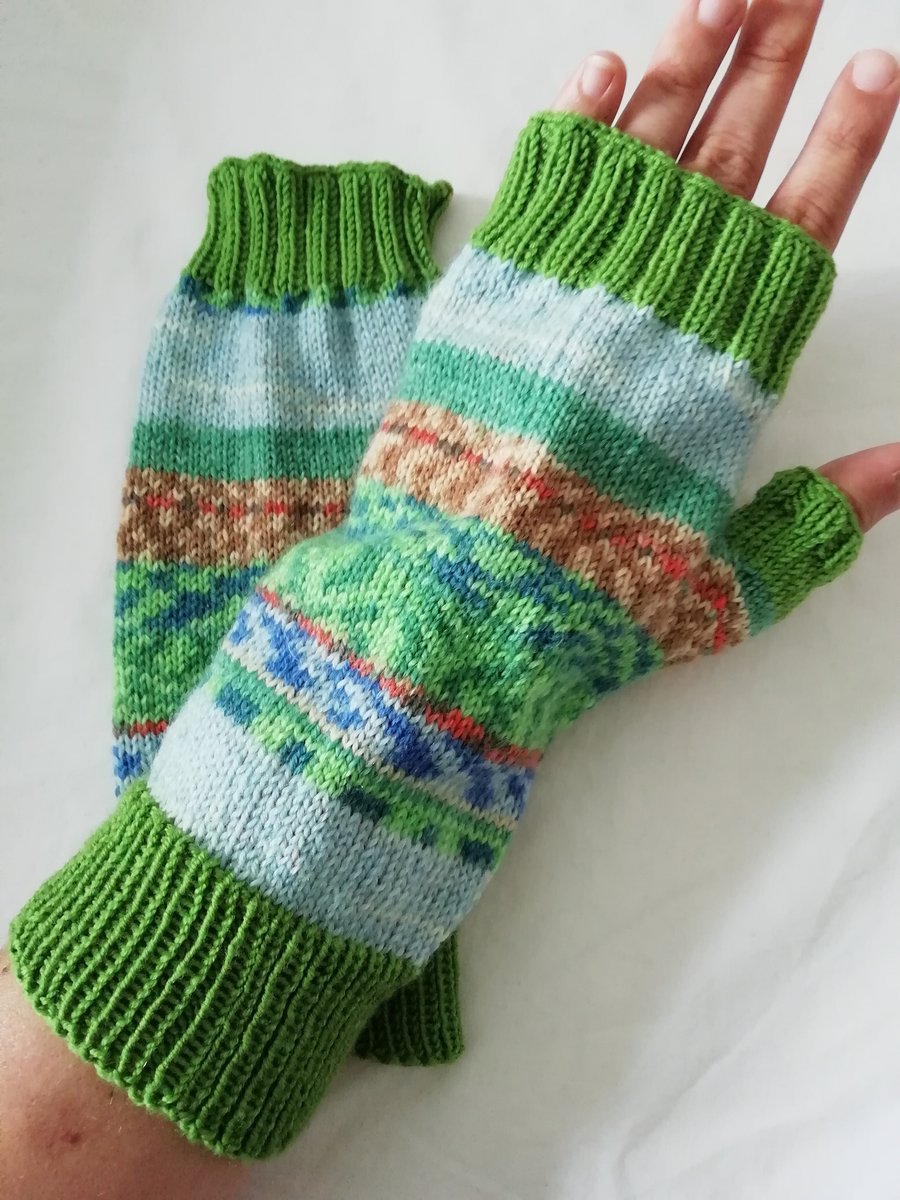 Hand knitted fingerless gloves - Monet - Barn in Giverny