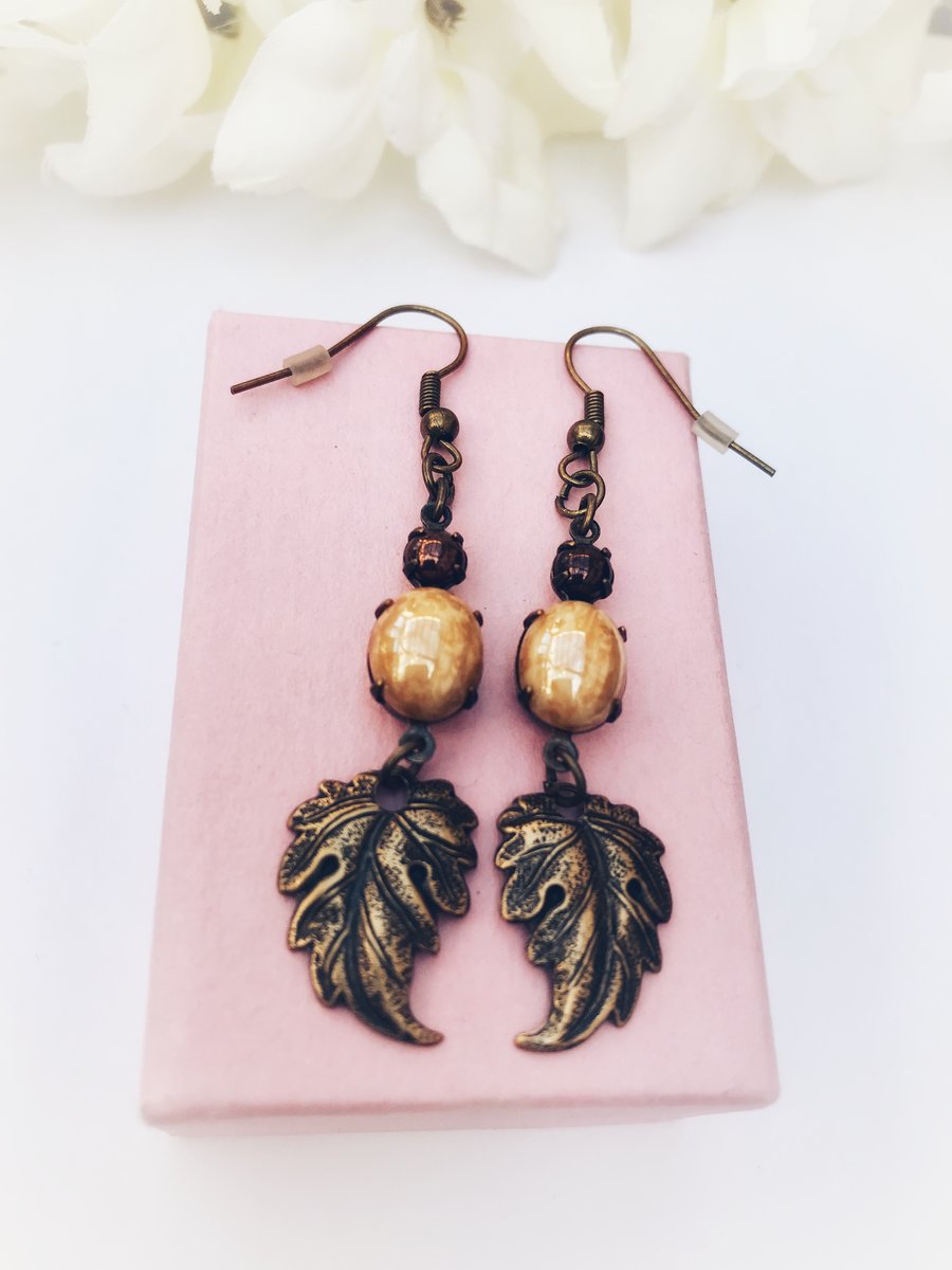 Vintage glass stone copper and beige earrings. 
