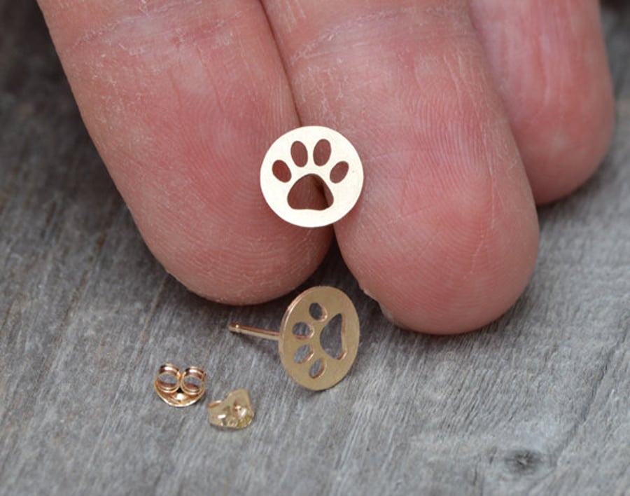 Hollow Pawprint Earring Studs In 9ct Yellow Gold