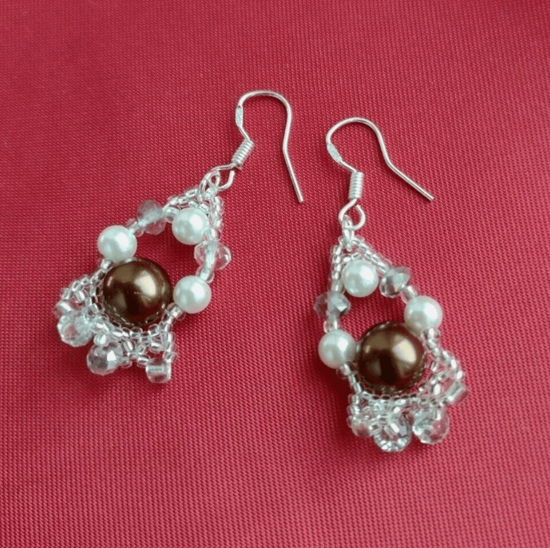 Stunning SPARKLING Earrings with COFFEE and WHITE PEARLS 