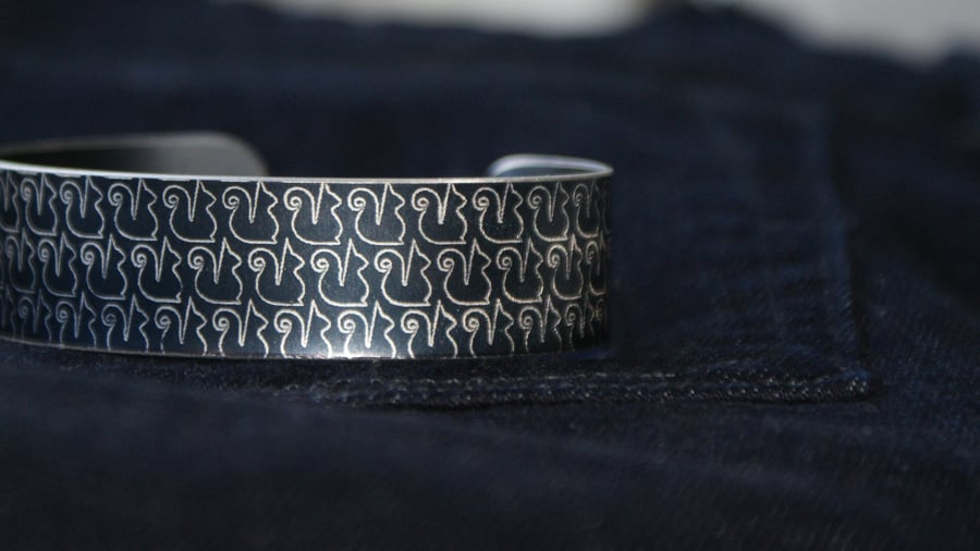 Geometric squirrel print cuff bracelet dark grey