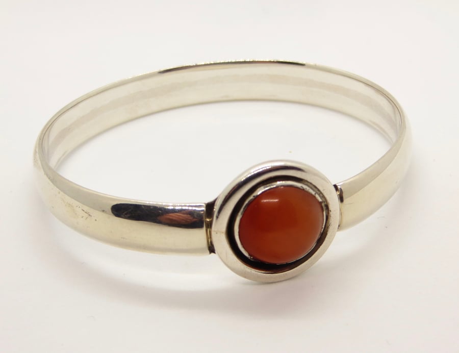B27 Bangle of D-section silver; cabochon cornelian mounted with gold shoulders