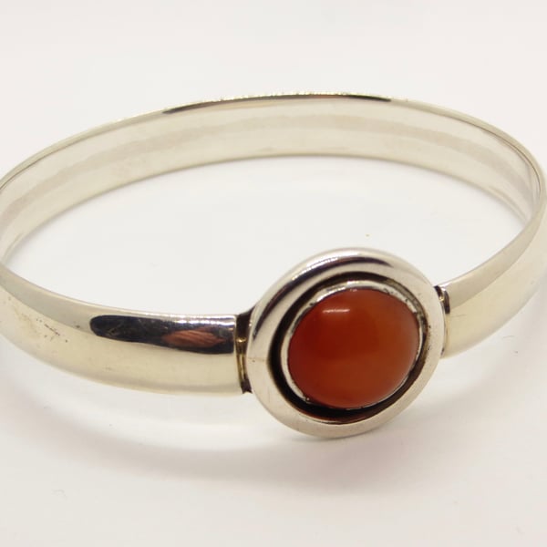 B27 Bangle of D-section silver; cabochon cornelian mounted with gold shoulders
