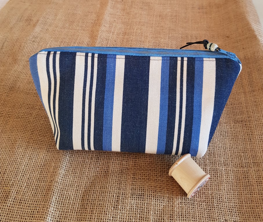 Zipped pouch: striped cotton: blue
