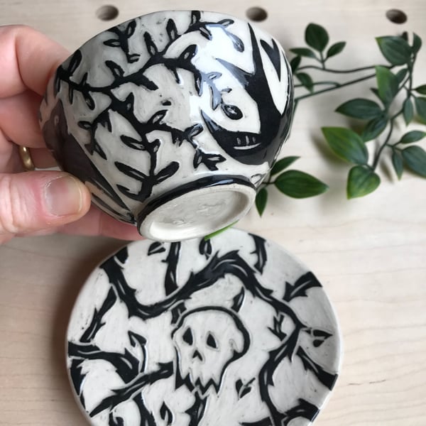 Bird skull and heart snack plate and bowl