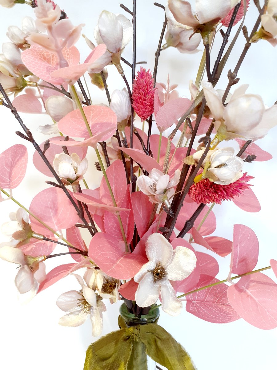 Pink Flowers Vase Bed Spring
