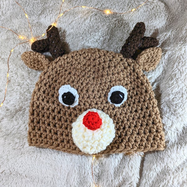 Crochet Reindeer Hat: Novelty Winter Festive Hat