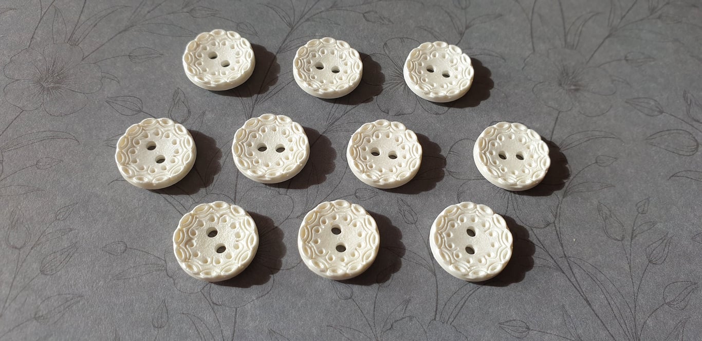 14mm 22L Doily Pearlised Buttons