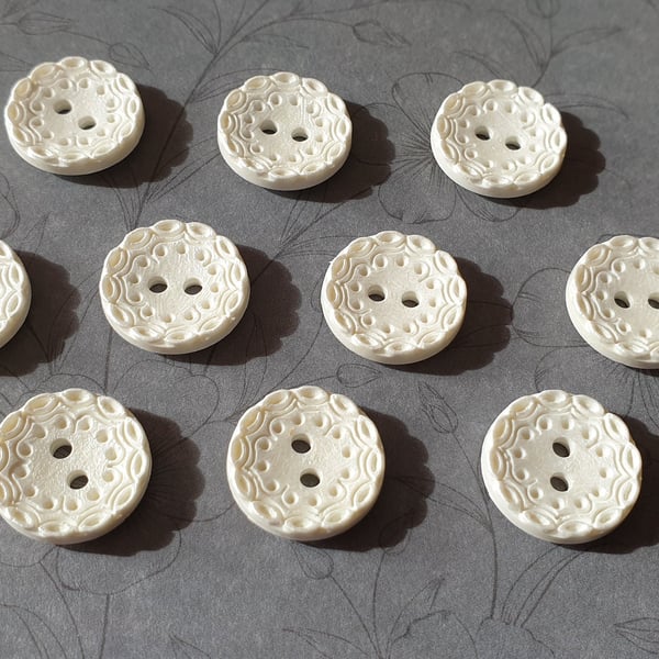 14mm 22L Doily Pearlised Buttons