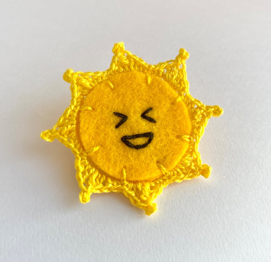 Sun brooch laughing embroidery with micro crochet sun rays