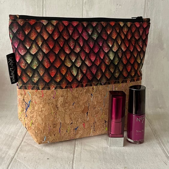 Makeup bags dragon scales with cork base