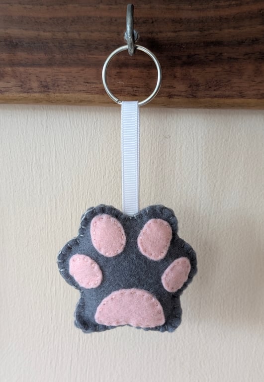 Handmade sewn felt dog pawprint grey keyring