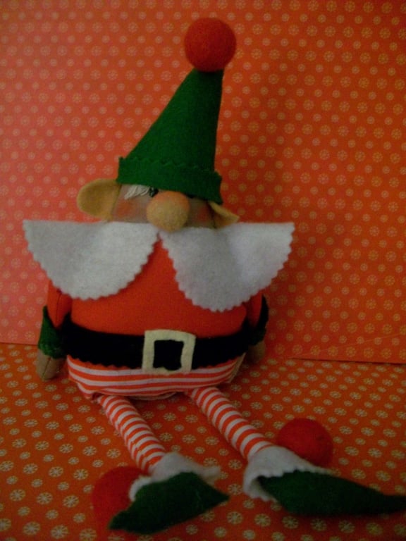 SHELF SITTER SANTAS LITTLE CHRISTMAS HELPER (3)